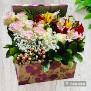 Кутия с микс цветя